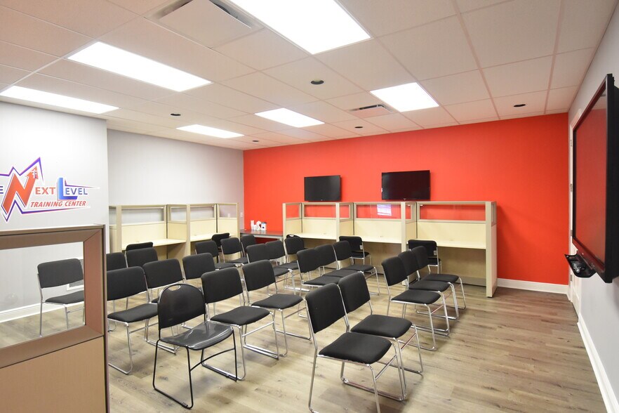 More Photos Of 1377 Providence Rd, Brandon Medical For Lease