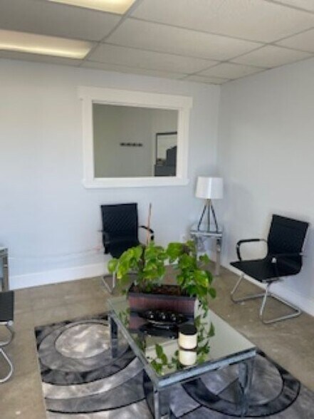 More Photos Of 3241 Franklin Ave, Midland Flex For Lease