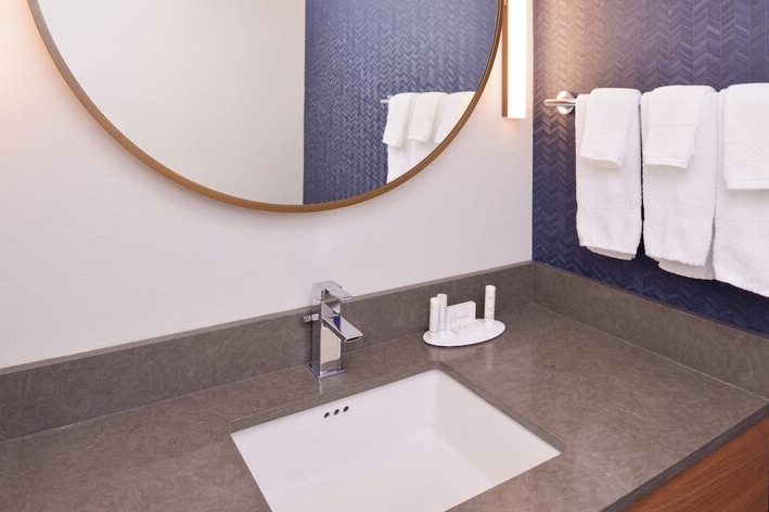 More Photos Of 3540 Rosedale Hwy, Bakersfield Hotel For Sale