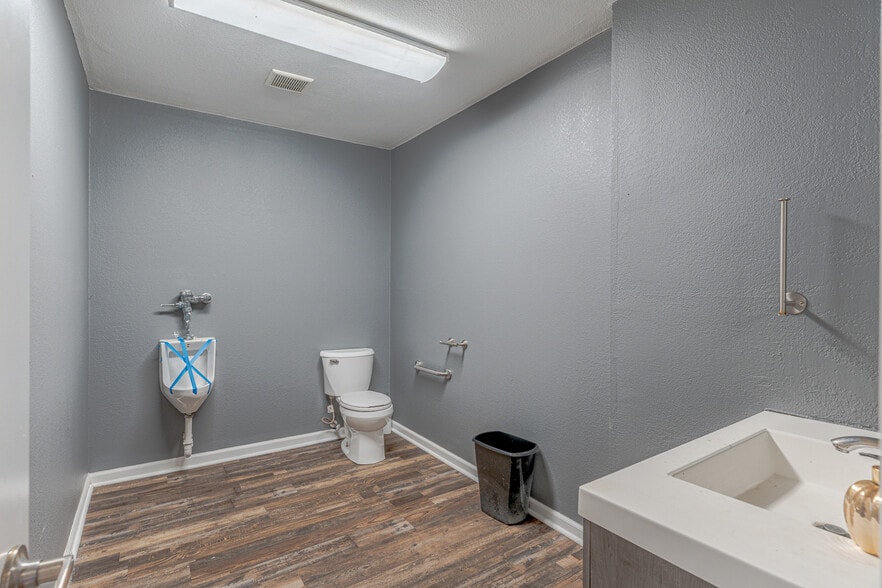 More Photos Of 301 Burke Ave, Jonesboro Warehouse For Sale