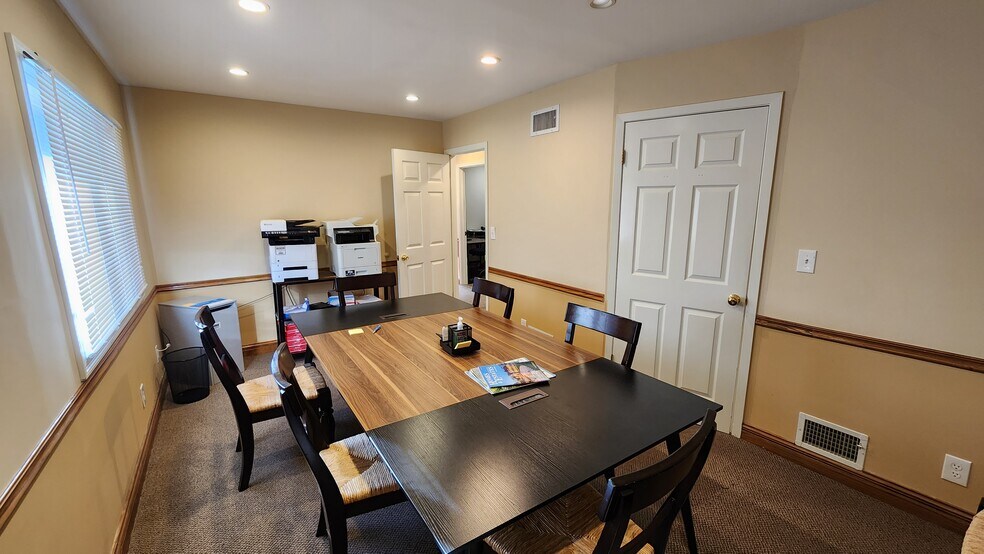 More Photos Of 122 Forest Ave, Glen Cove Freestanding For Lease