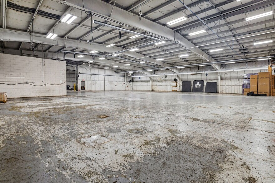 More Photos Of 6661 Huntley Rd, Columbus Warehouse For Lease