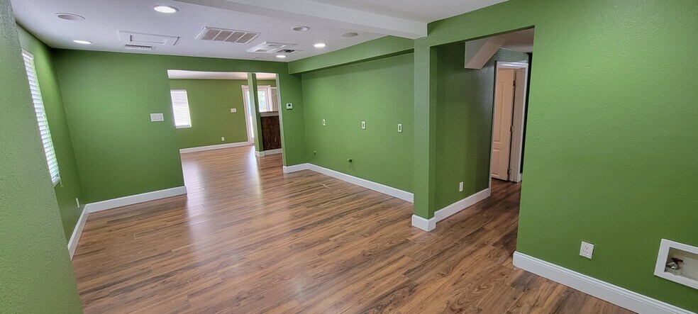 More Photos Of 1901 W Sligh Ave, Tampa Office For Sale