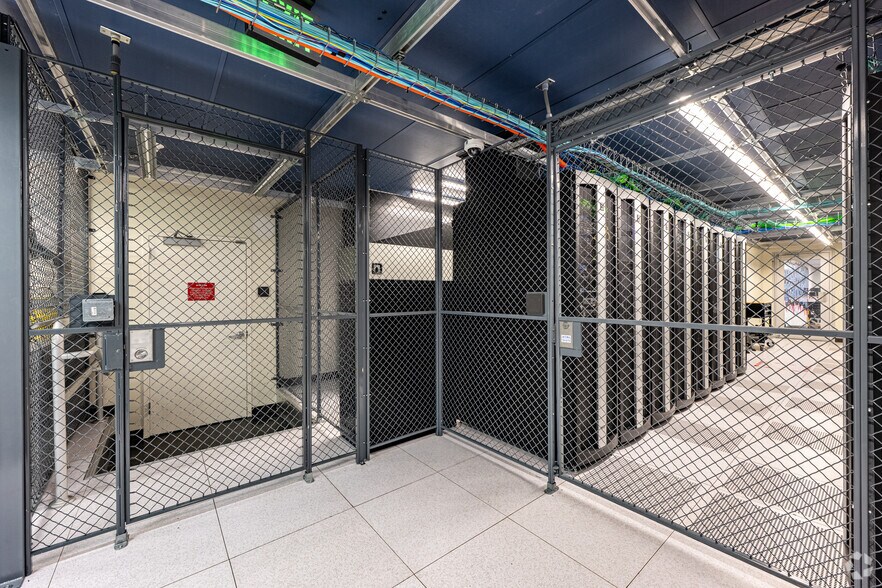 More Photos Of 3250 Wilshire Blvd, Los Angeles Office For Lease