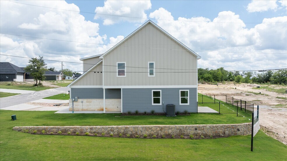 More Photos Of 710 N Sycamore St, Hico Apartments For Sale