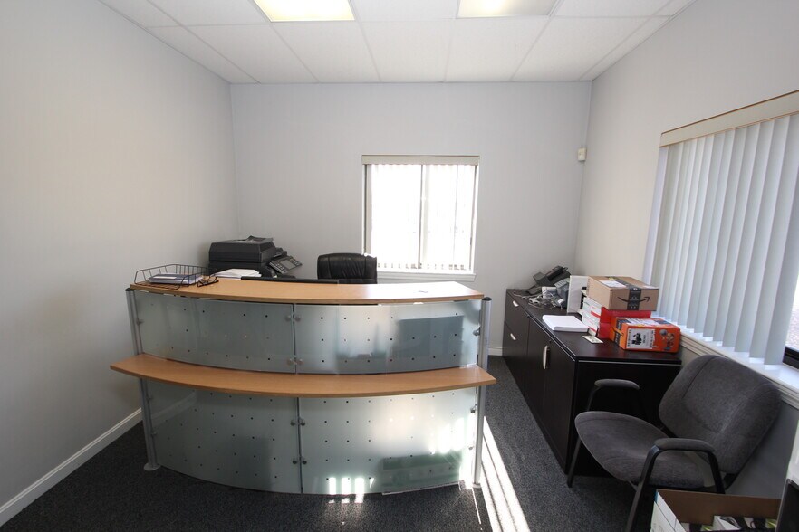 More Photos Of 87 Main St, North Reading Light Manufacturing For Sale