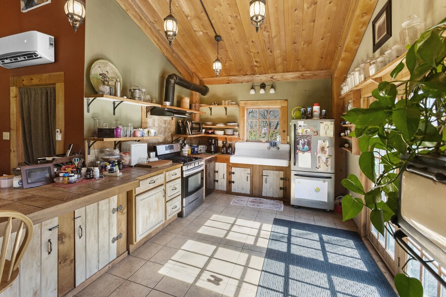 More Photos Of 304 Sutherland Rd, East Meredith Specialty For Sale