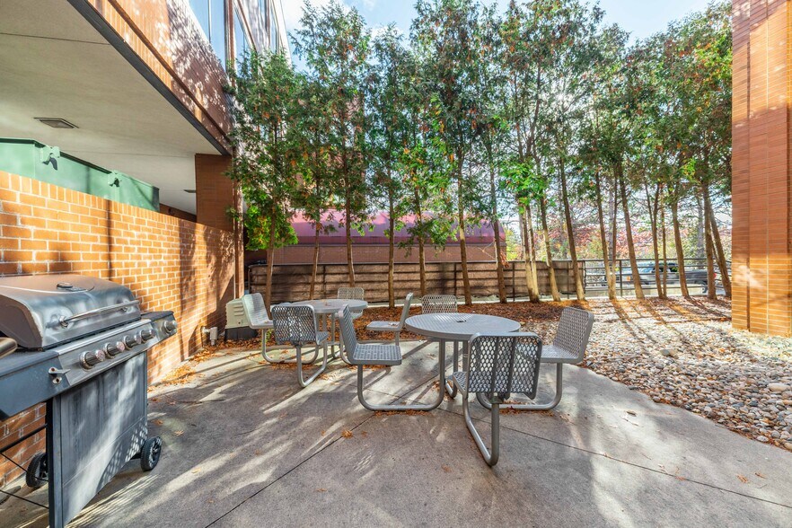 More Photos Of 1301 W Long Lake Rd, Troy Office For Lease