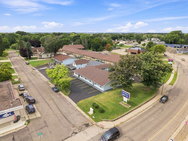 More Photos Of 1418 S Oak Ave, Owatonna Hotel For Sale