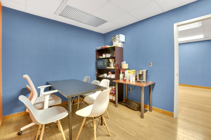 More Photos Of 7535 Little River Tpke, Annandale Office Residential For Sale