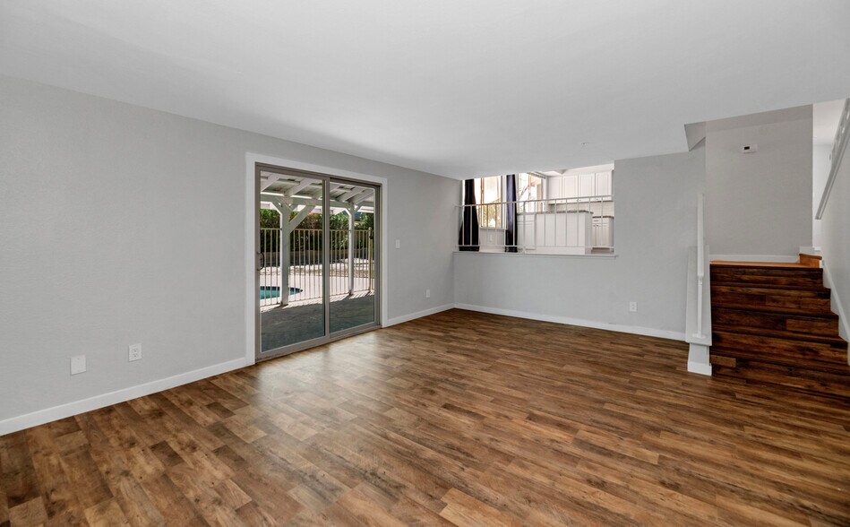 More Photos Of 1927 E Crocus Dr, Phoenix Specialty For Lease