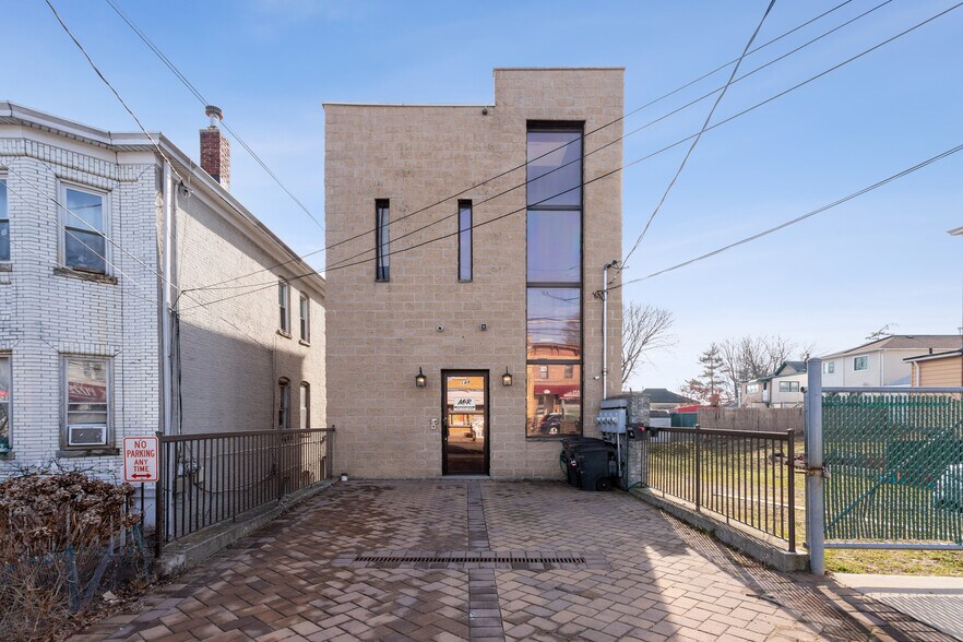 More Photos Of 144 Mcclean Ave, Staten Island Office For Lease