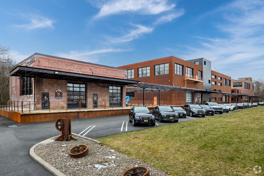 Primary Photo Of 4 E Frederick Pl, Cedar Knolls Office For Lease