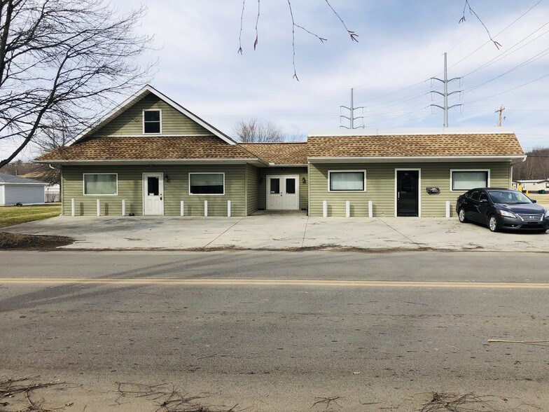 More Photos Of 120-122 W Broadway St, New Lexington Office For Lease