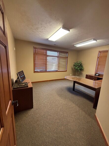 More Photos Of 1820-1824 N 169th Plz, Omaha Office For Lease