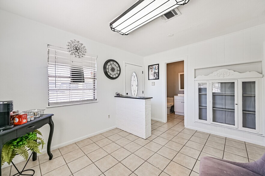 More Photos Of 5001 Luella Ave, Deer Park Office For Sale