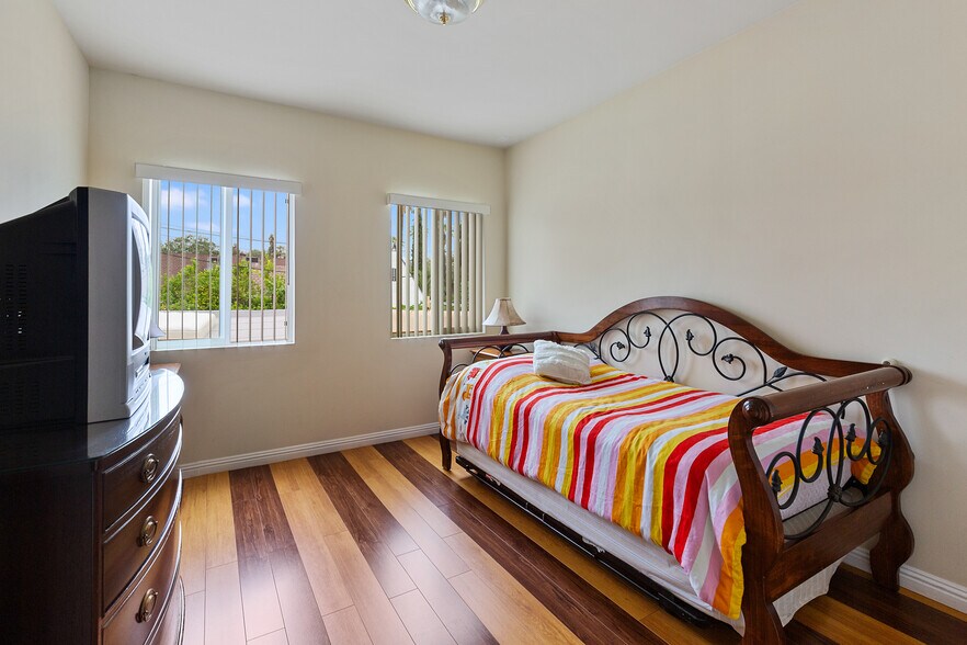 More Photos Of 1517 E Washington Blvd, Pasadena Storefront Retail Residential For Sale