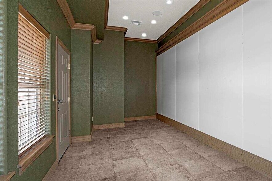 More Photos Of 1760 W Lakeview Rd, Stillwater Office For Sale