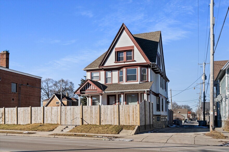 More Photos Of 124 W North Ave, Milwaukee Daycare Center For Sale