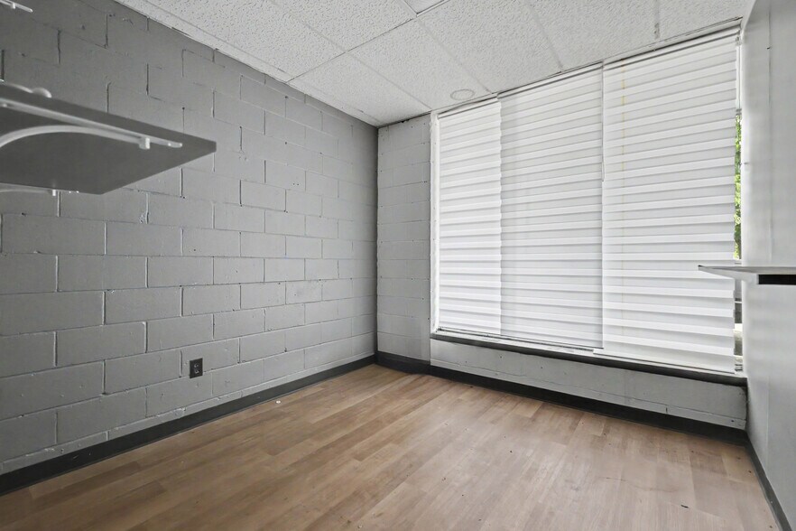 More Photos Of 22909-22917 Van Born Rd, Taylor Freestanding For Sale