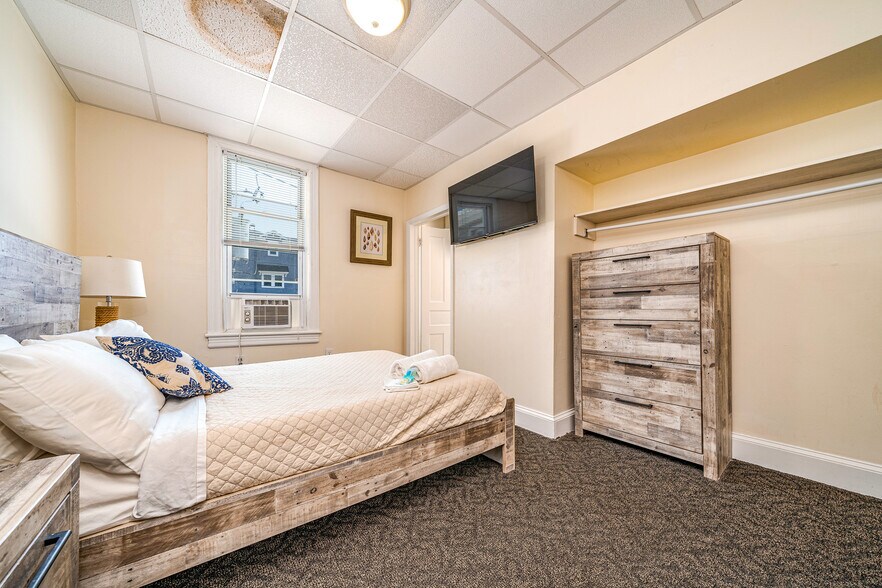 More Photos Of 617 E 8th St, Ocean City Hotel For Sale