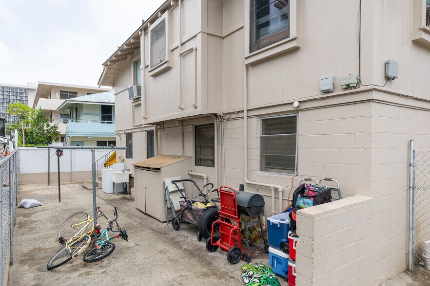 More Photos Of 2128 Date St, Honolulu Apartments For Sale