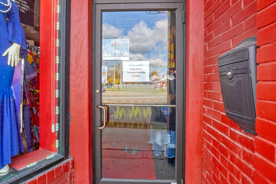More Photos Of 26421 Plymouth Rd, Redford Storefront For Sale