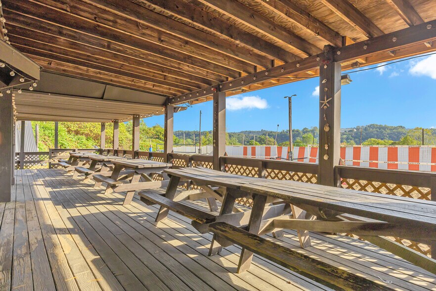 More Photos Of 1020 Sharon Rd, Beaver Restaurant For Sale