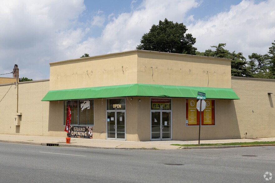 Primary Photo Of 555 Greenwich St, Hempstead Freestanding For Sale