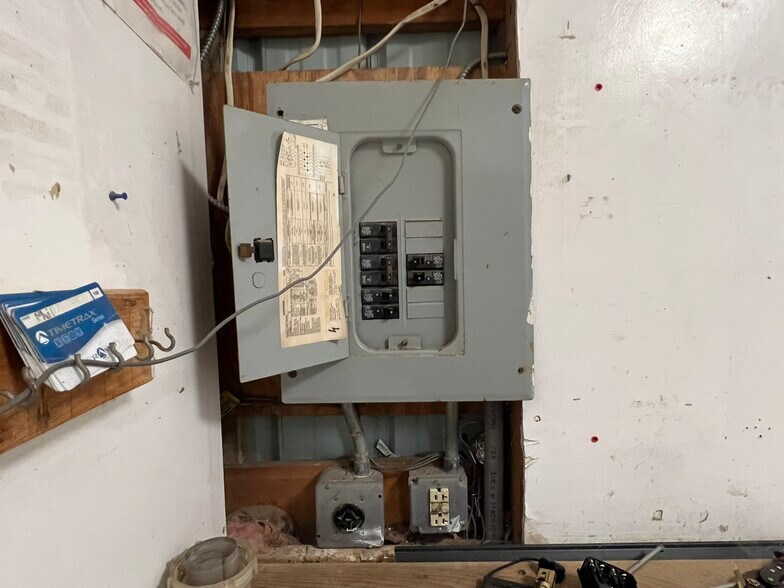 More Photos Of 2010 Schaper Ave, Erie Warehouse For Sale