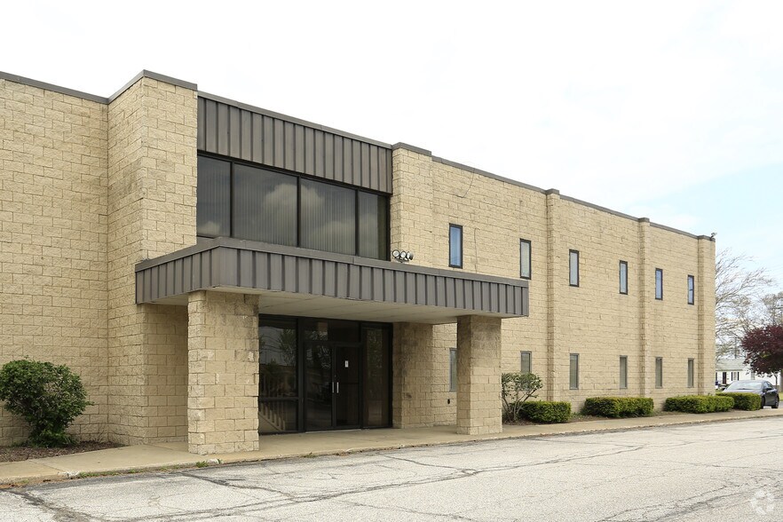 More Photos Of 24748 Aurora Rd, Bedford Heights Warehouse For Lease