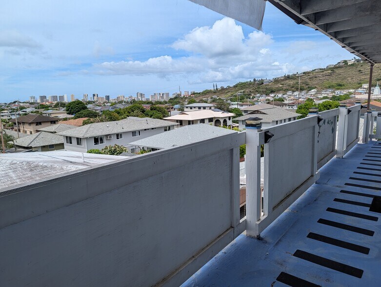 More Photos Of 1638 10th Ave, Honolulu Storefront Retail Office For Sale