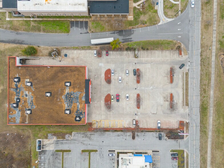 More Photos Of 1325 E Main St, Carbondale Freestanding For Sale