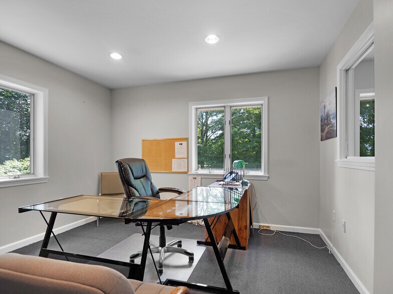 More Photos Of 644 E Main St, Palmyra Office For Sale