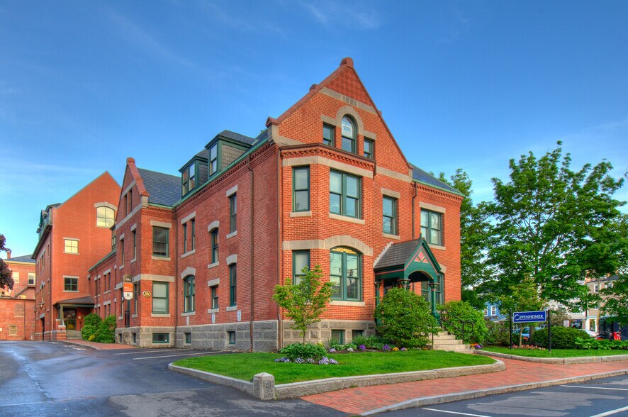 More Photos Of 30 Penhallow St, Portsmouth Office For Lease