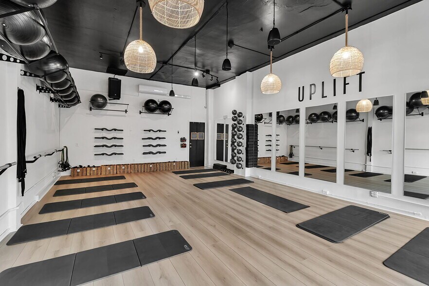 More Photos Of 530-536 S Pineapple Ave, Sarasota Storefront Retail Residential For Sale