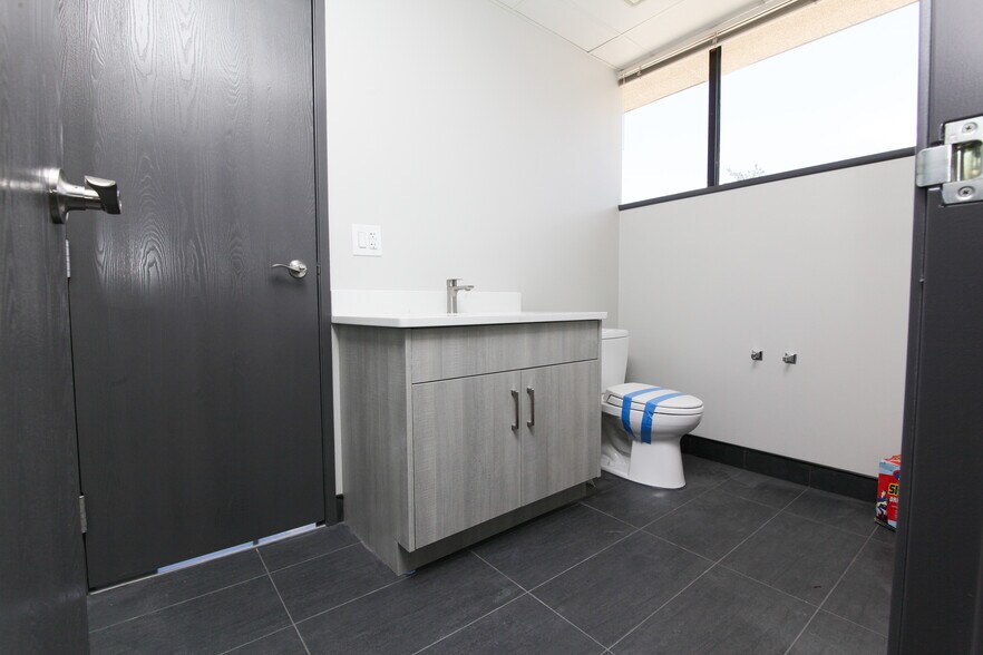 More Photos Of 38300 Van Dyke Ave, Sterling Heights Medical For Lease