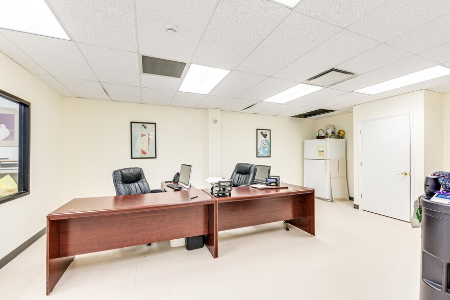 More Photos Of 1000 Woodbridge Center Dr, Woodbridge Office For Lease