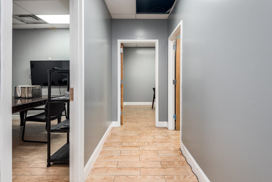 More Photos Of 1770 Business Center Ln, Kissimmee Warehouse For Lease