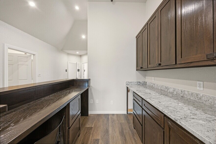 More Photos Of 401 Center Court Dr, Bridgeport Medical For Sale