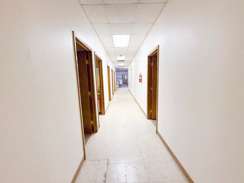 More Photos Of 1901 Carter St, Pampa Office For Sale