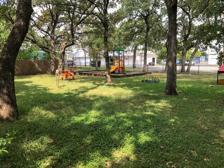 More Photos Of 2317 Handley Dr, Fort Worth General Retail For Sale