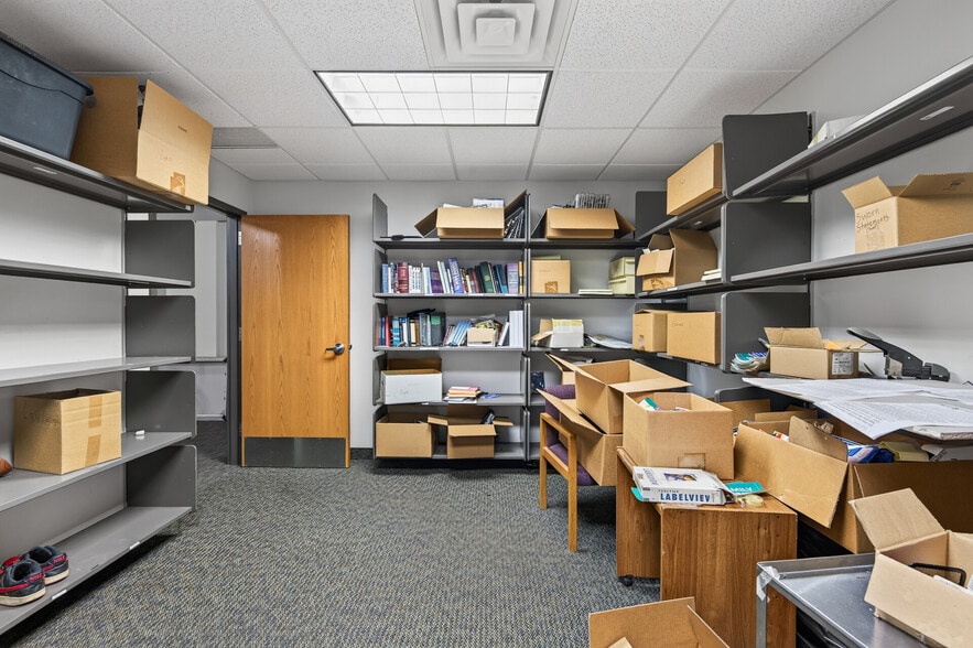 More Photos Of 521-563 Phalen Blvd, Saint Paul Coworking Space