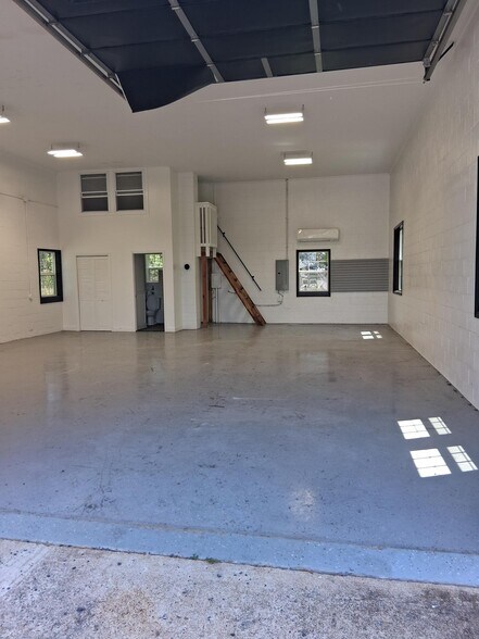 More Photos Of 12055 John Marshall Hwy, Markham Industrial For Sale