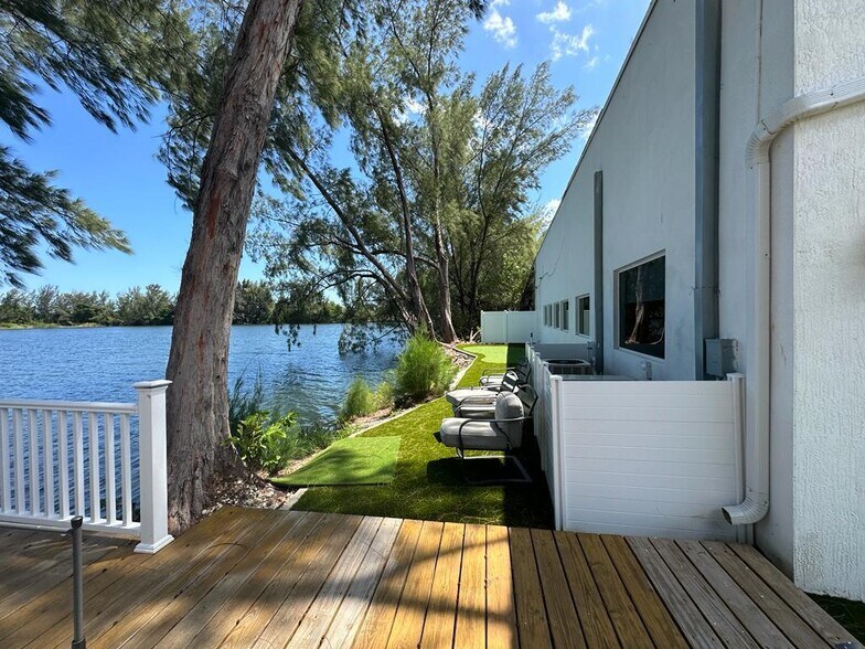 More Photos Of 423-425 NW 10th Ter, Hallandale Beach Light Manufacturing For Sale