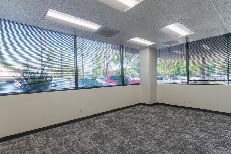 More Photos Of 5055 California Ave, Bakersfield Office For Sale