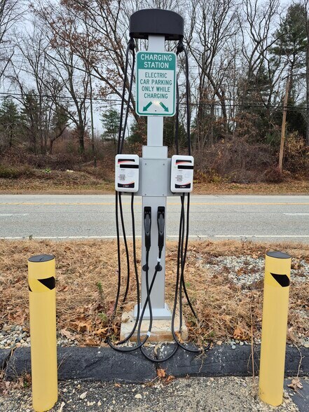 More Photos Of 441 Providence Tpke, Hampton Apartments For Sale