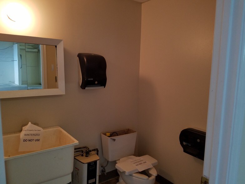 More Photos Of 18775 N Frederick Rd, Gaithersburg Warehouse For Lease
