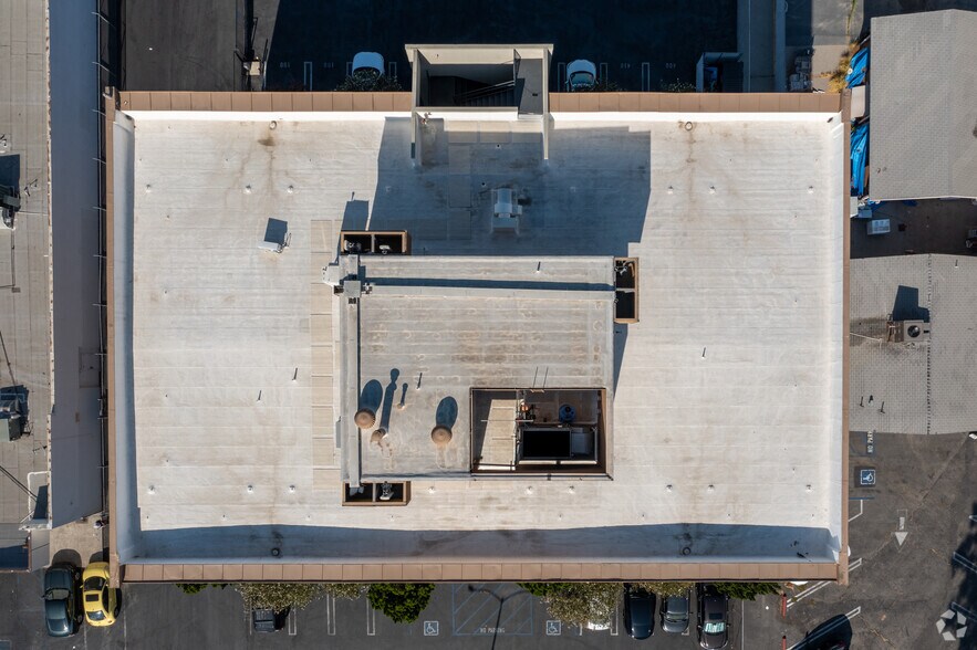 More Photos Of 6851 Lennox Ave, Van Nuys Office For Lease