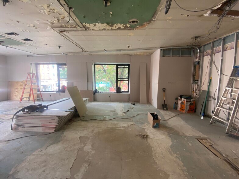 More Photos Of 694 Manhattan Ave, Brooklyn Storefront Retail Office For Lease